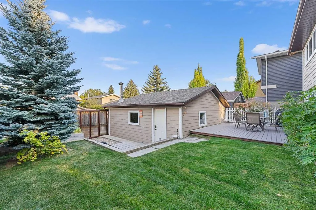 51 Bearberry Bay NW