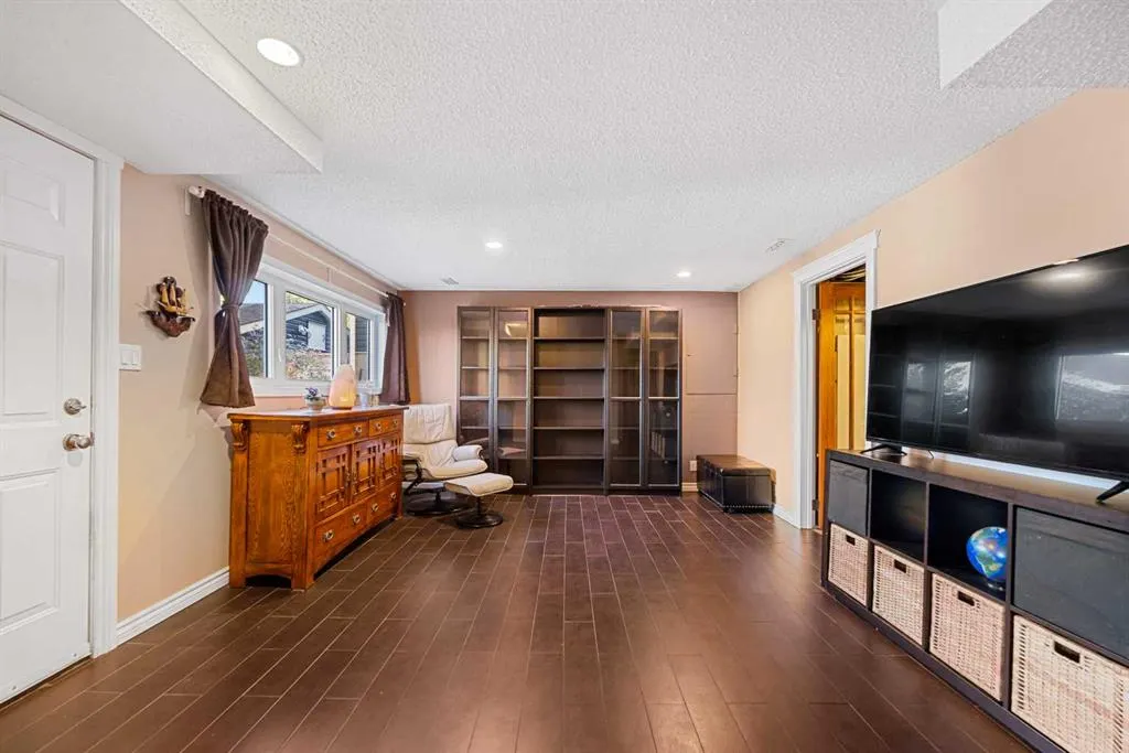 51 Bearberry Bay NW