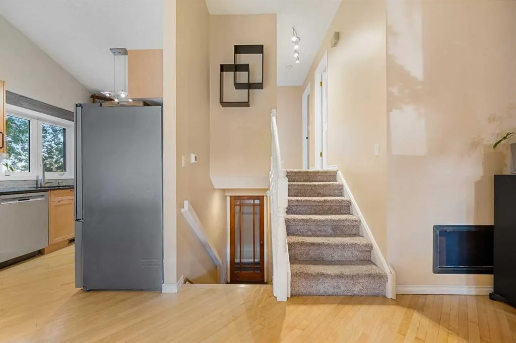 51 Bearberry Bay NW