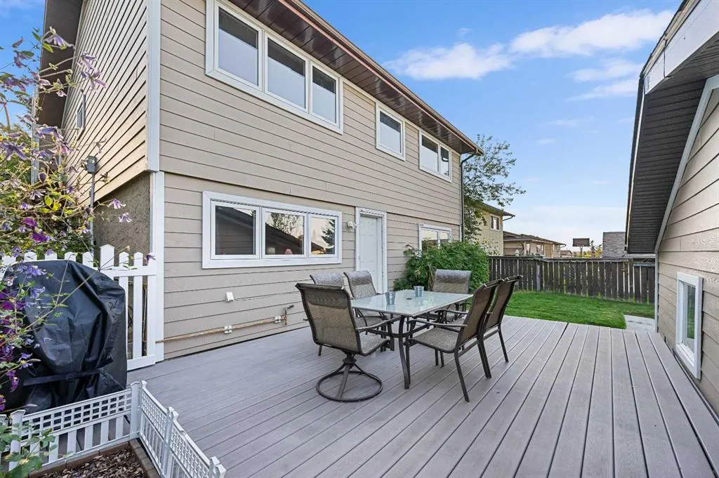 51 Bearberry Bay NW