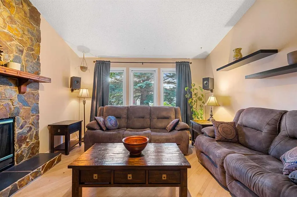 51 Bearberry Bay NW