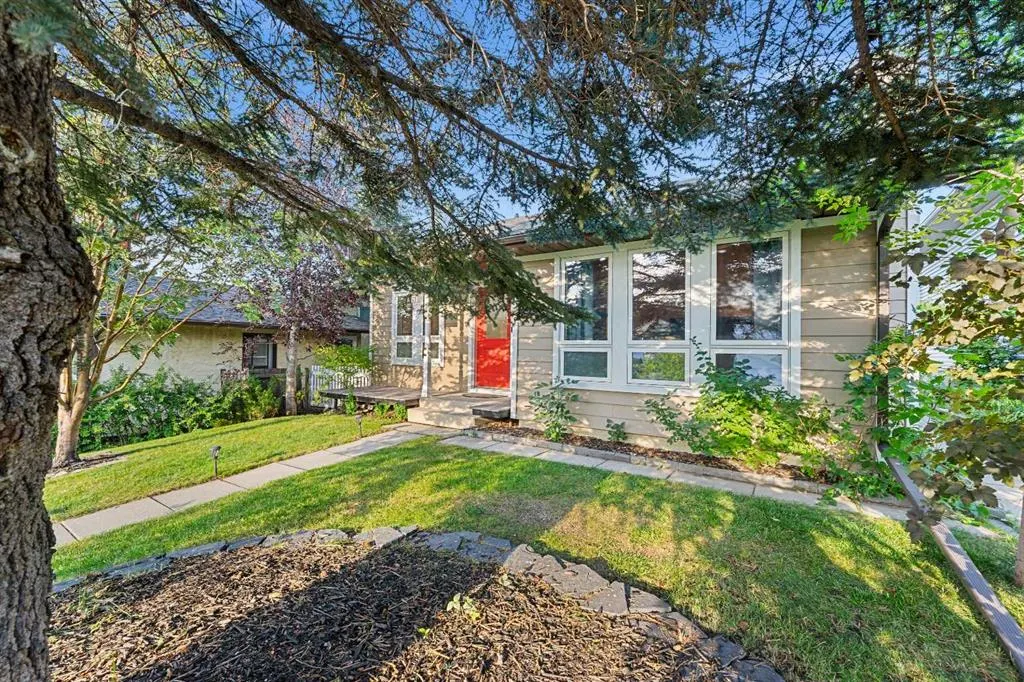 51 Bearberry Bay NW