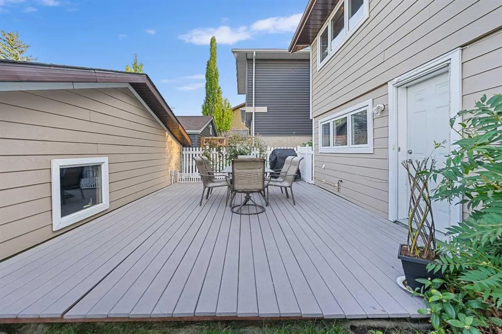 51 Bearberry Bay NW