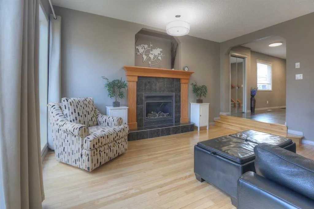 8903 Royal Oak Way NW
