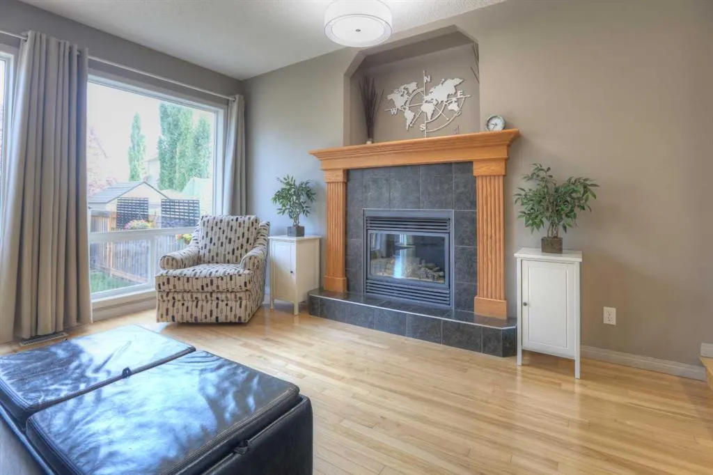 8903 Royal Oak Way NW