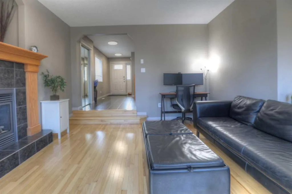 8903 Royal Oak Way NW