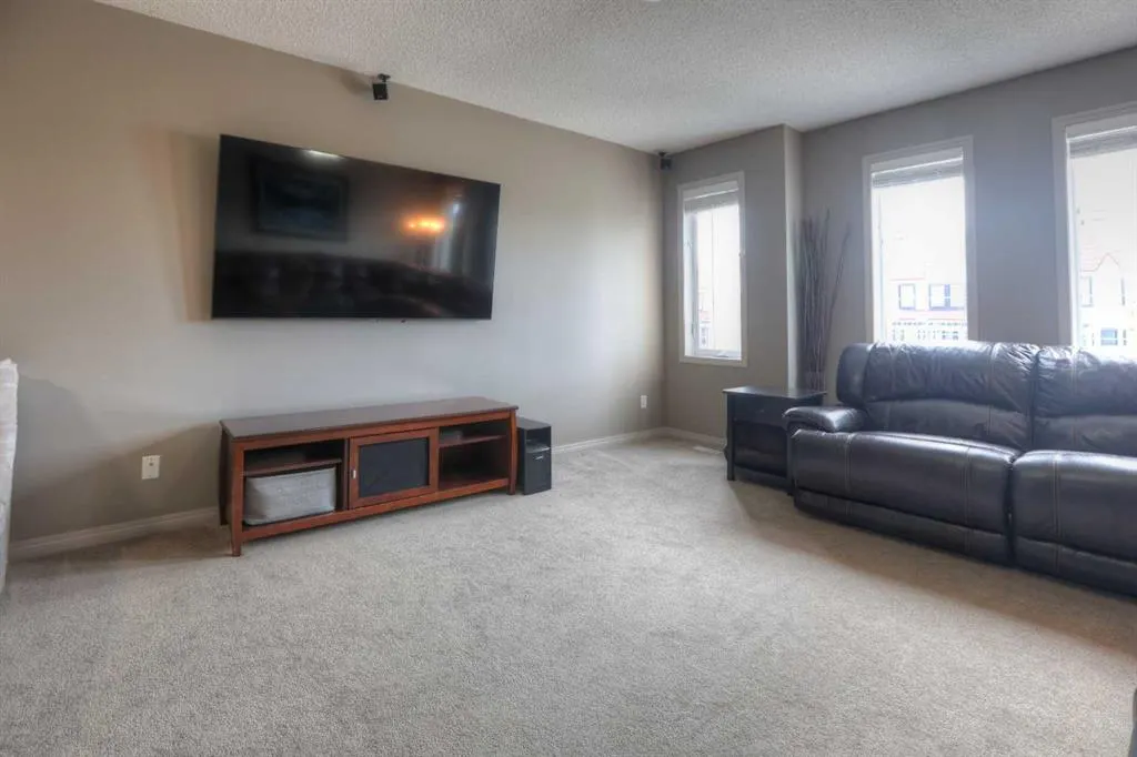 8903 Royal Oak Way NW