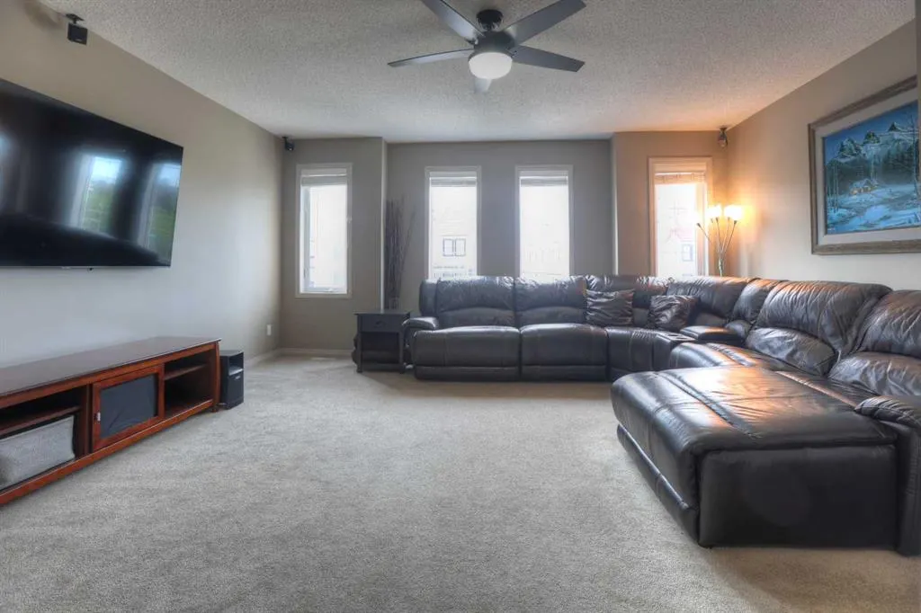 8903 Royal Oak Way NW