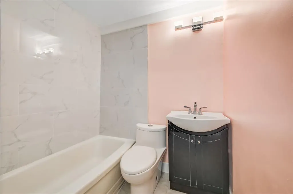 1027 12 Avenue SW, #201