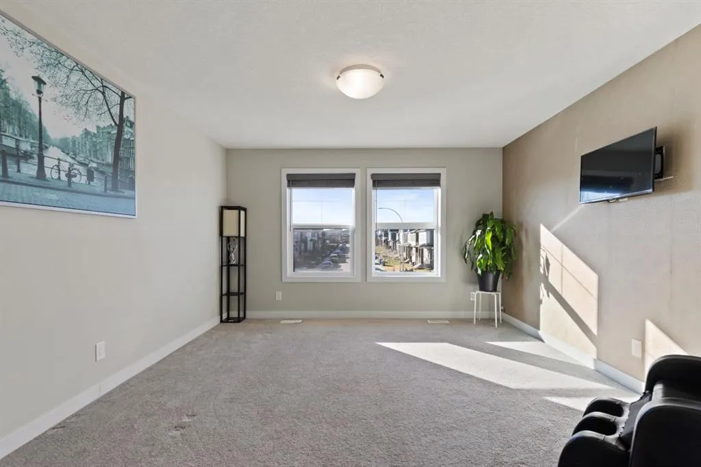 32 Cornerbrook Common NE