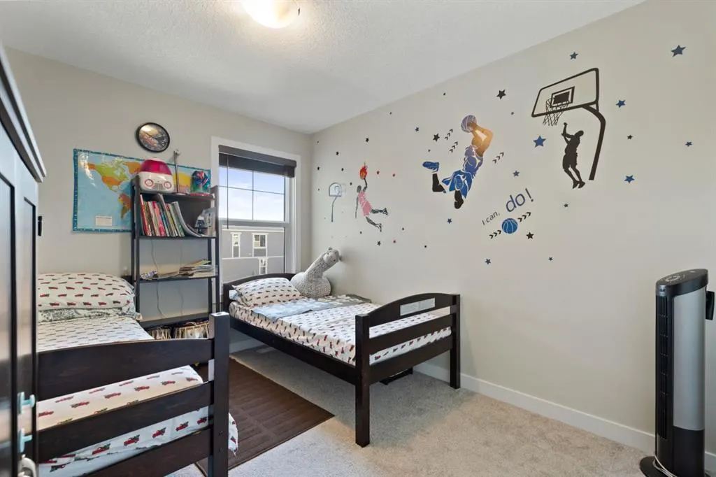 32 Cornerbrook Common NE