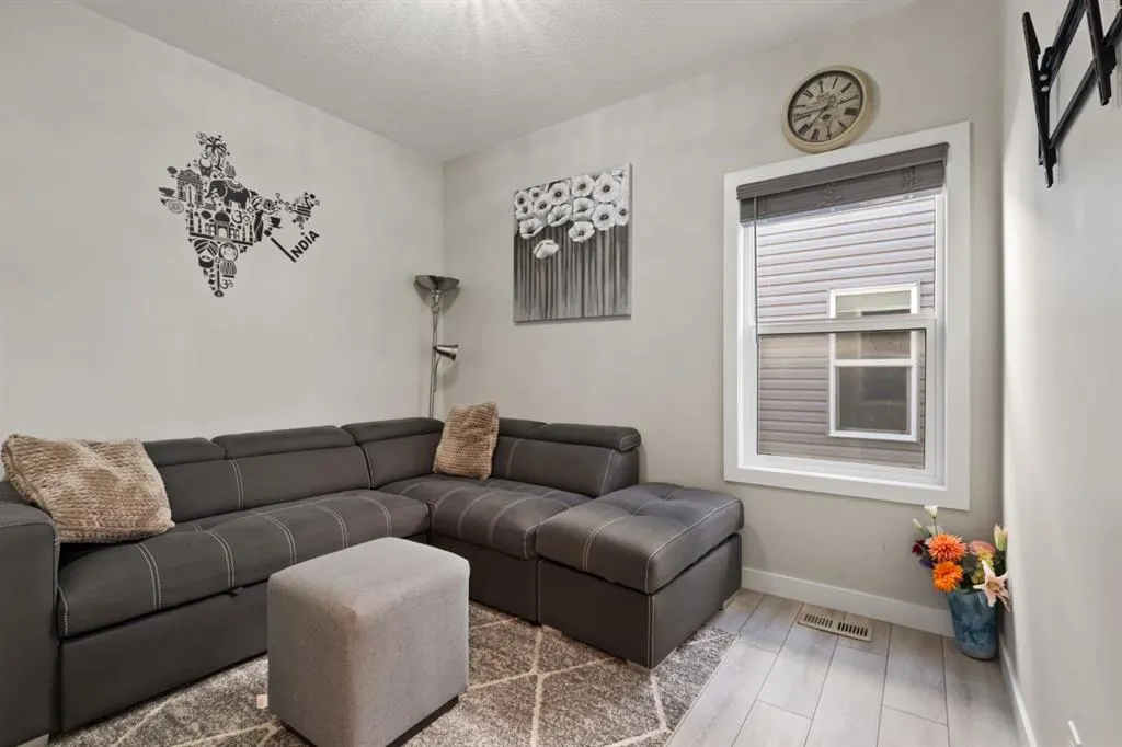 32 Cornerbrook Common NE
