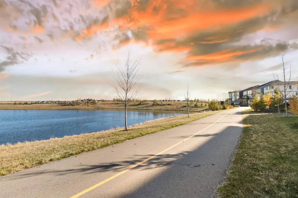 32 Cornerbrook Common NE