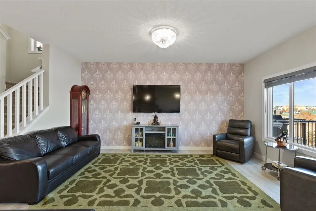 32 Cornerbrook Common NE