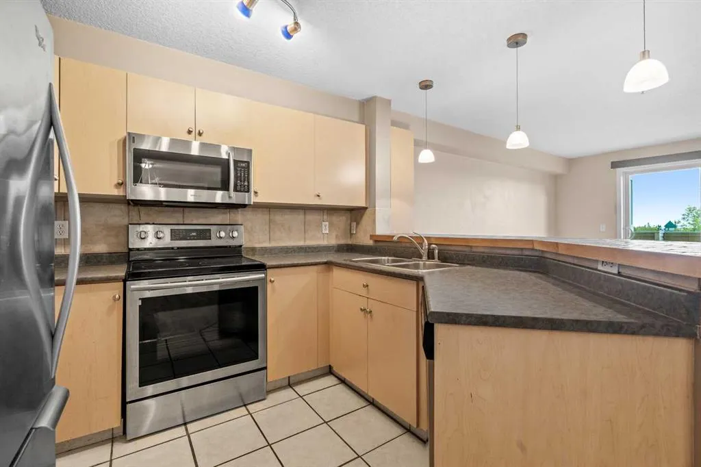 17 Country Village Bay NE, #1303