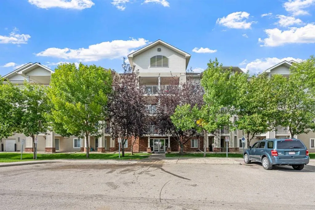 17 Country Village Bay NE, #1303