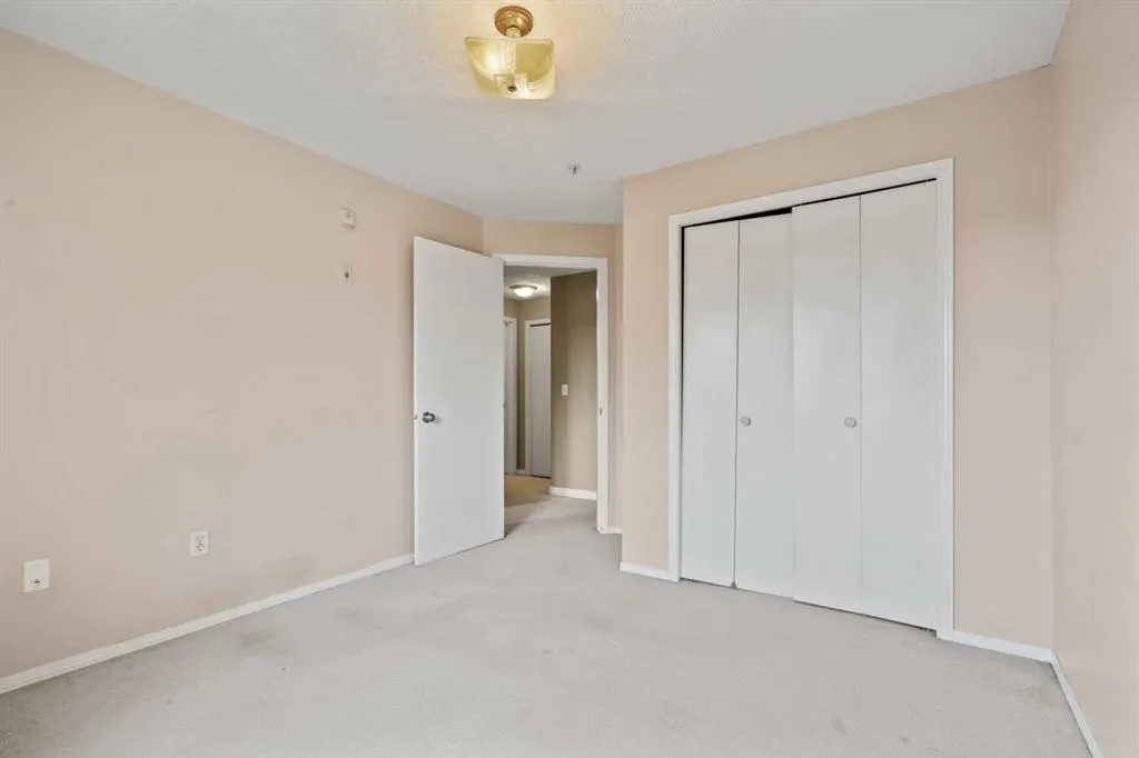 17 Country Village Bay NE, #1303
