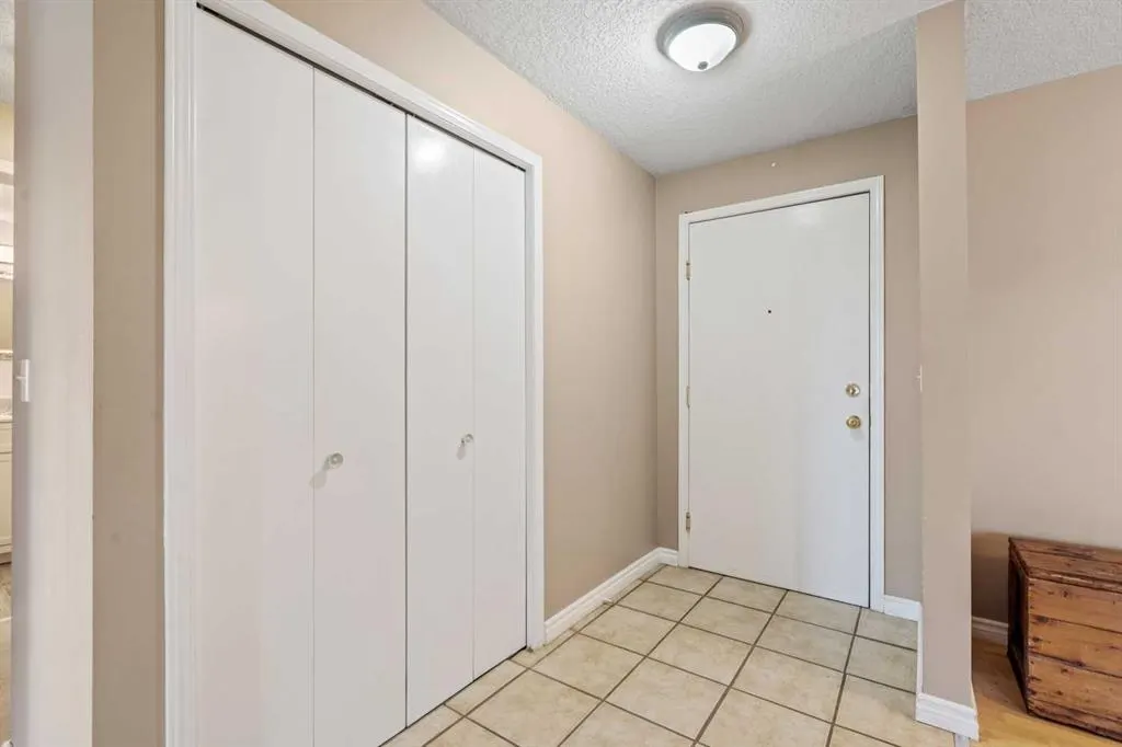 17 Country Village Bay NE, #1303