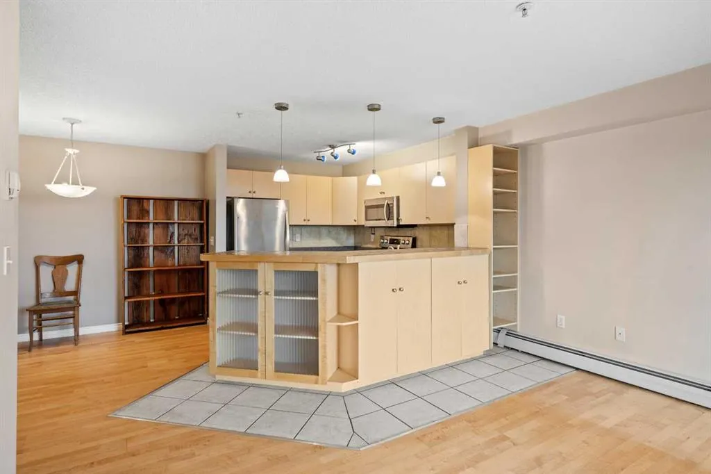 17 Country Village Bay NE, #1303