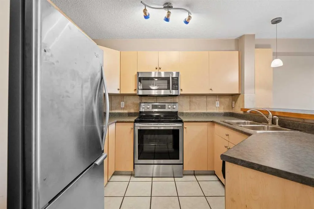 17 Country Village Bay NE, #1303