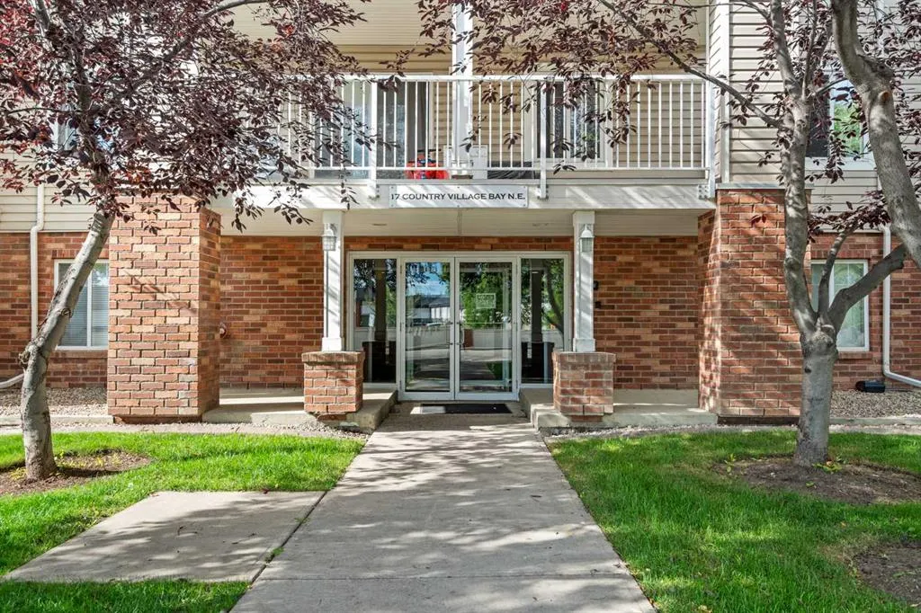 17 Country Village Bay NE, #1303