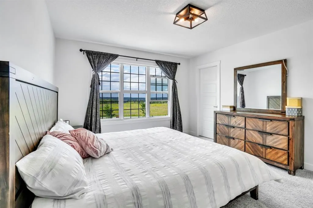 353 Walcrest View SE