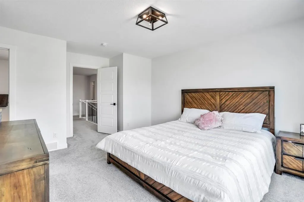 353 Walcrest View SE