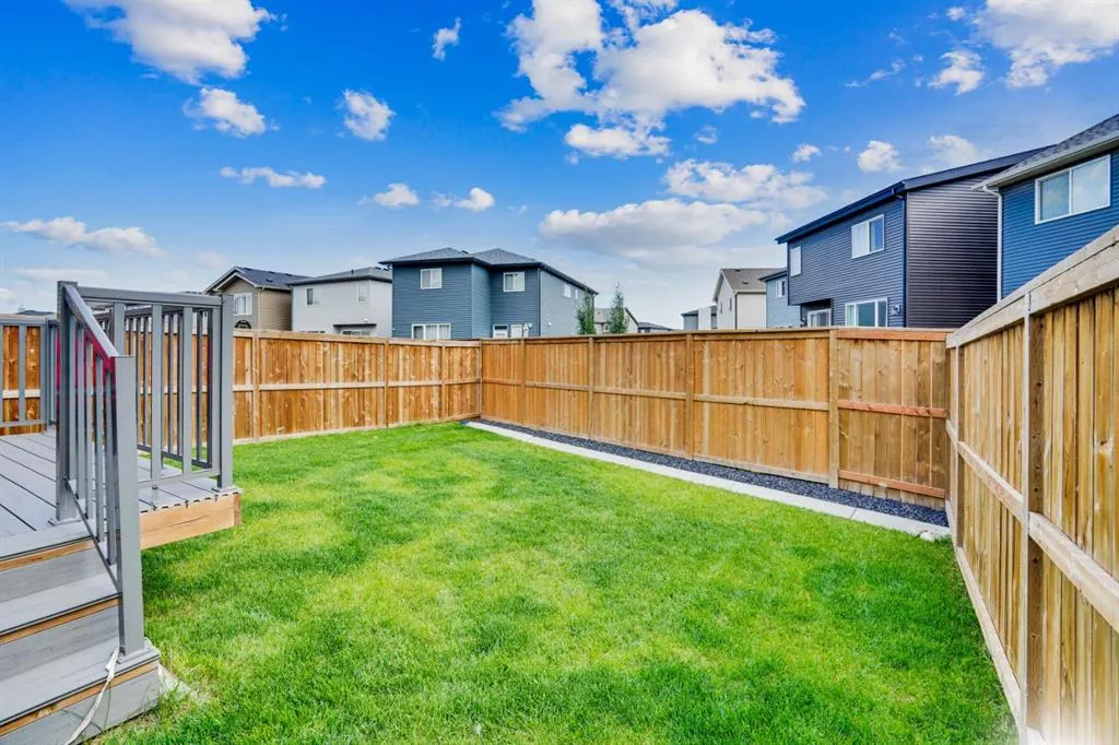 353 Walcrest View SE