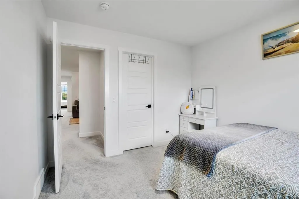 353 Walcrest View SE