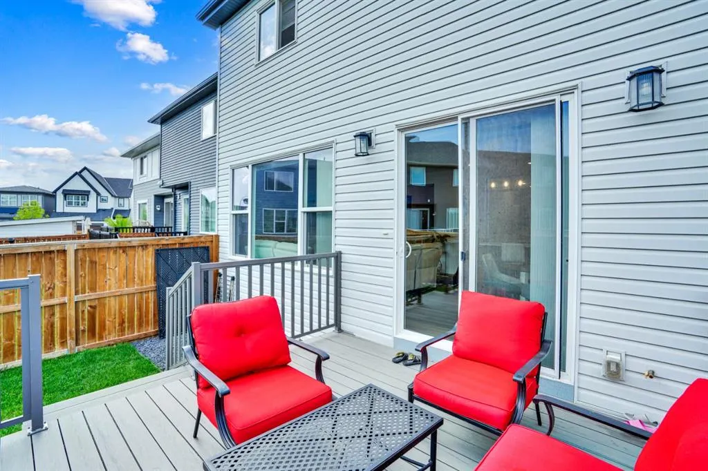 353 Walcrest View SE