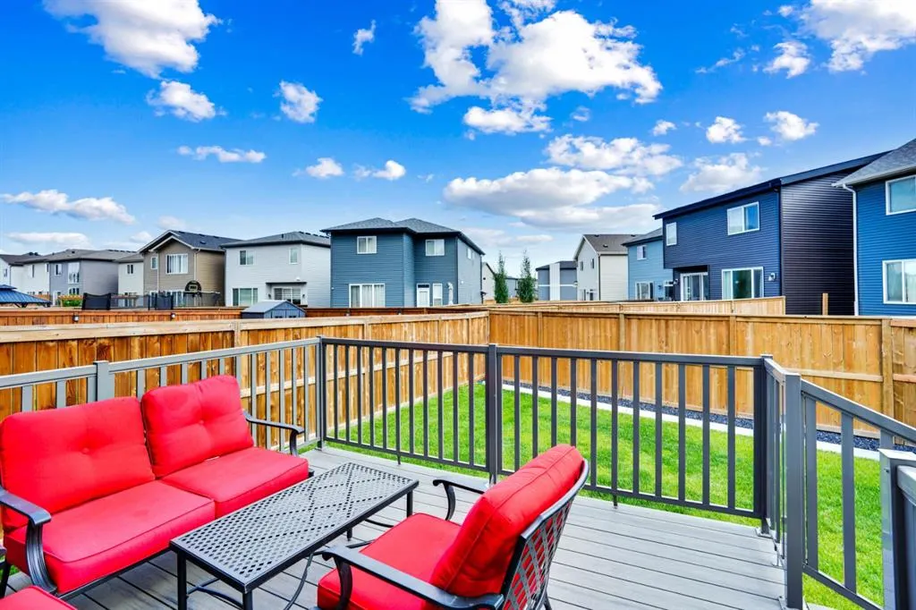 353 Walcrest View SE