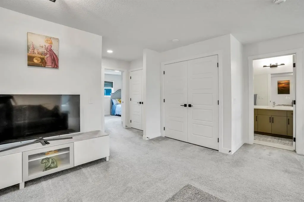 353 Walcrest View SE