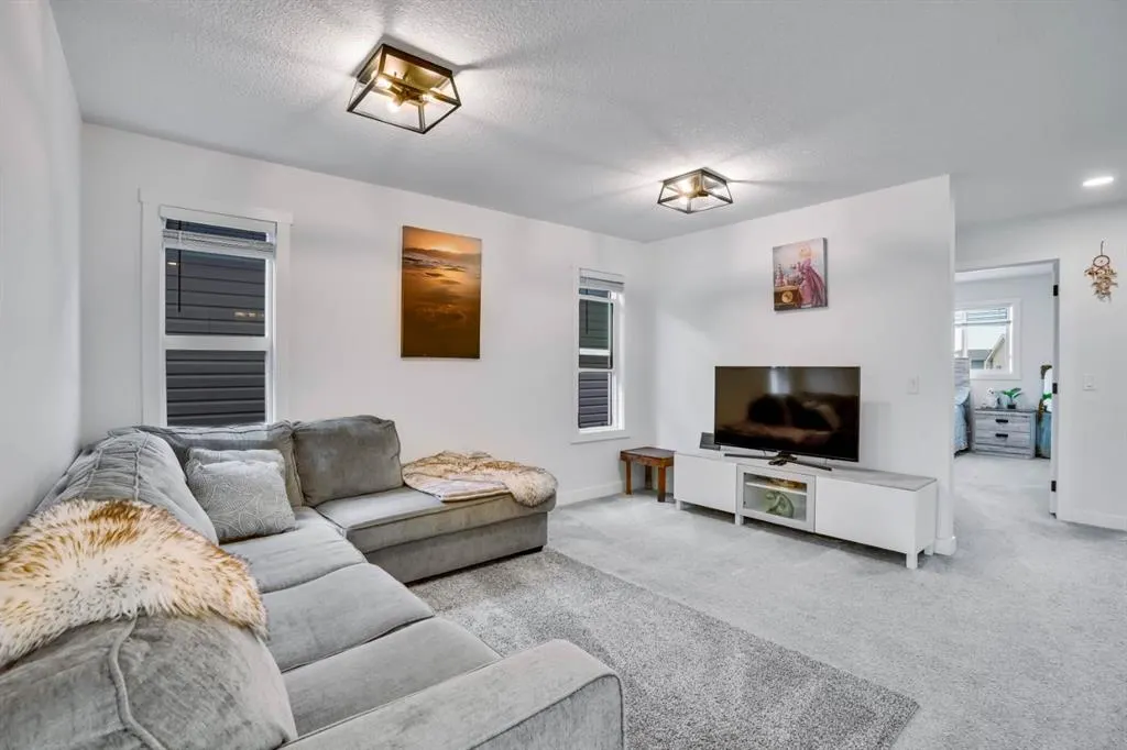 353 Walcrest View SE
