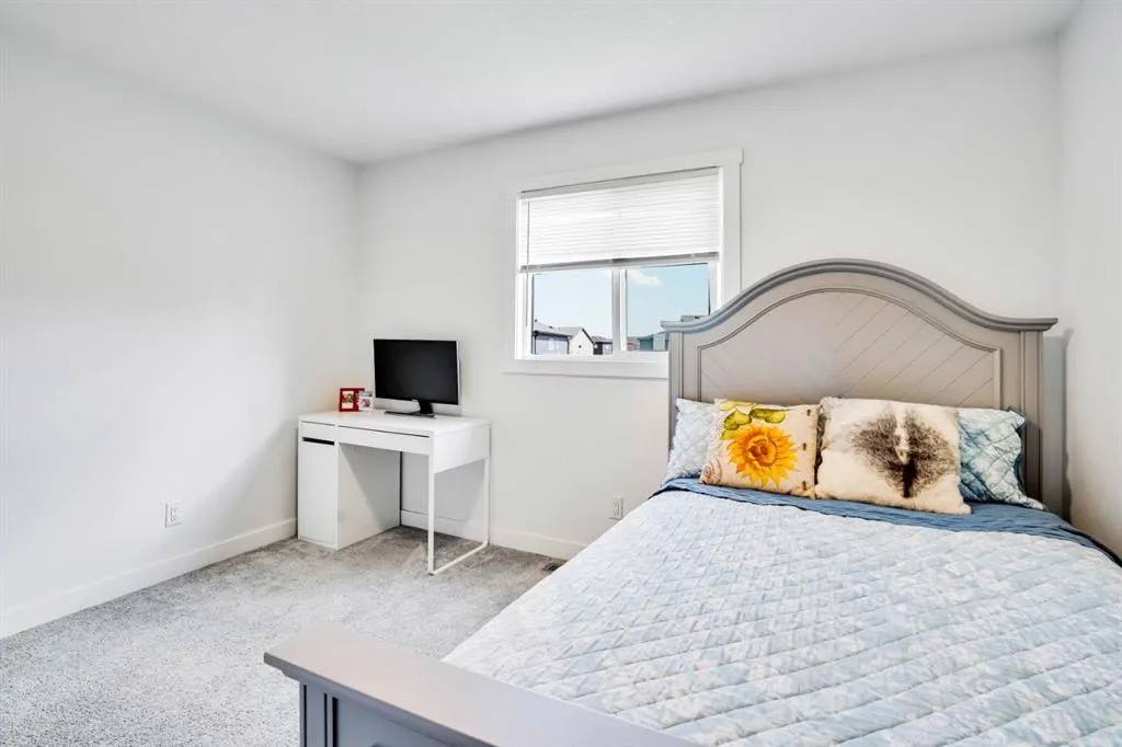 353 Walcrest View SE