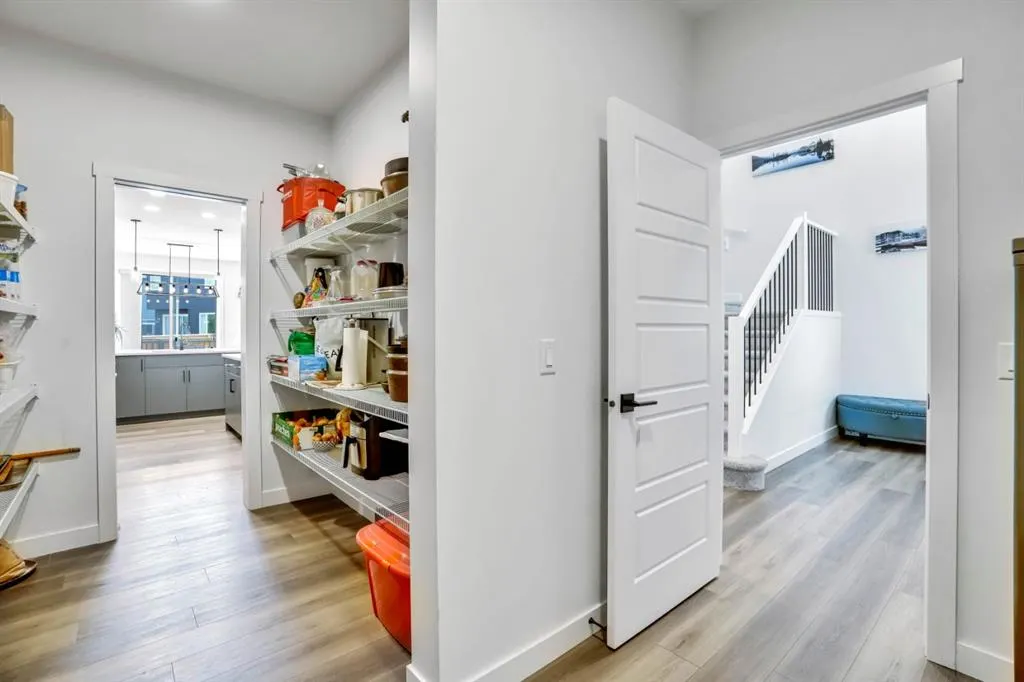 353 Walcrest View SE