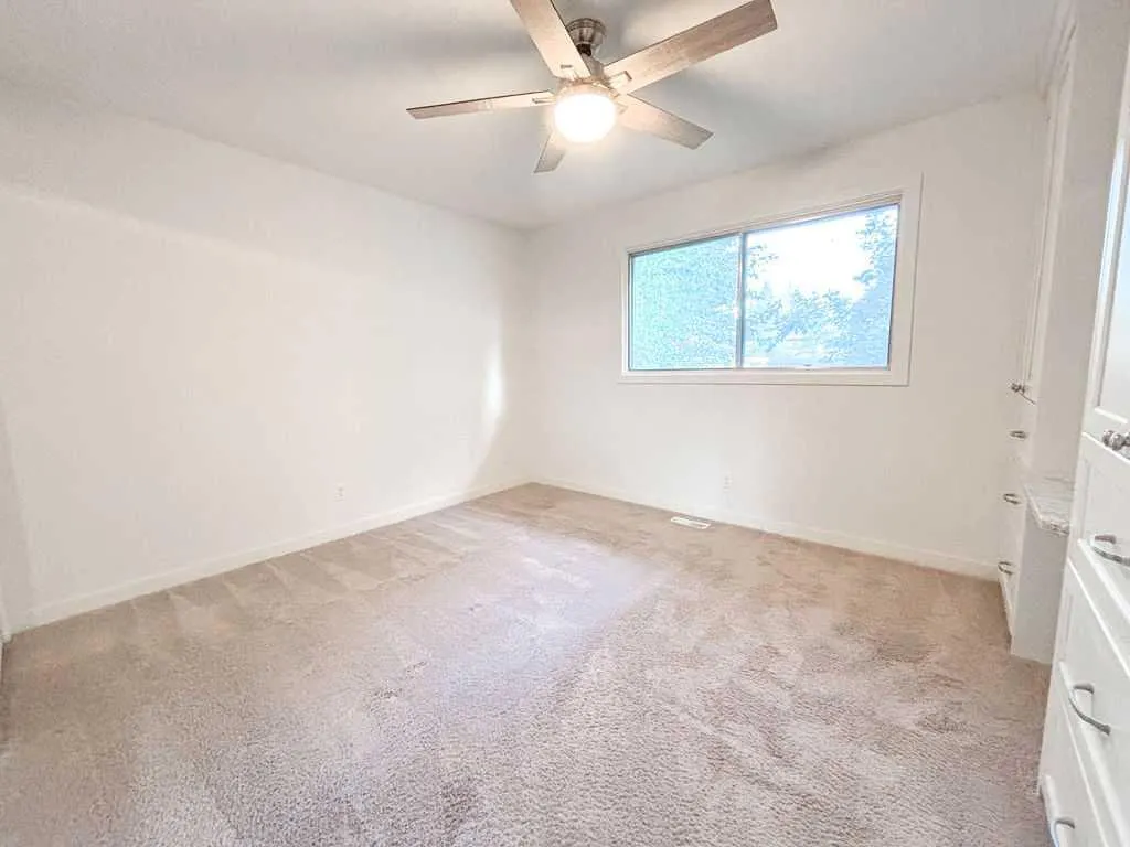 12 Oakbury Place SW