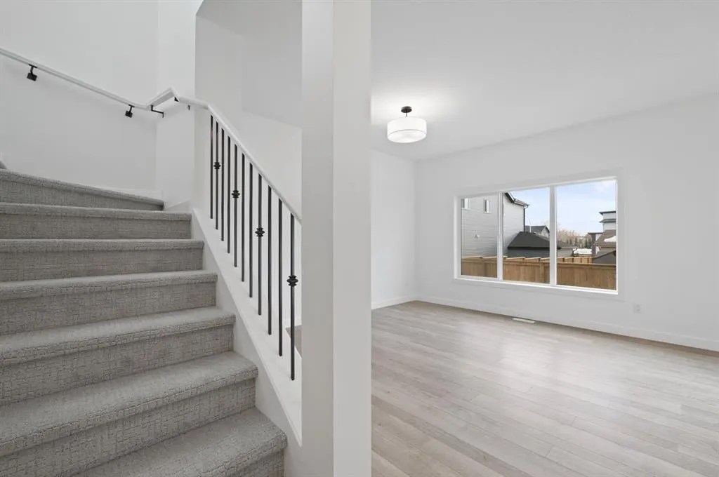 43 Carringvue Place NW