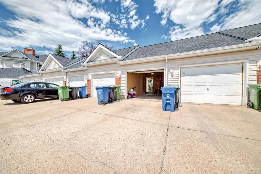 17 Promenade Way SE