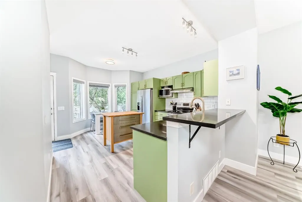 17 Promenade Way SE