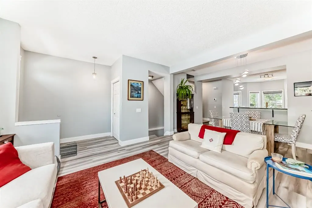 17 Promenade Way SE