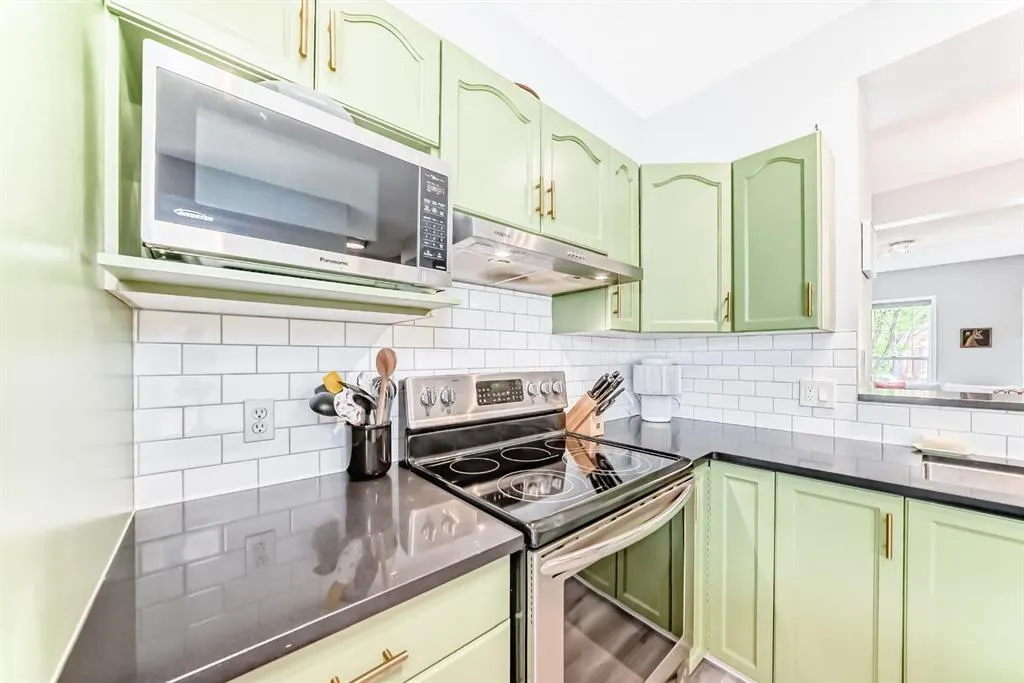 17 Promenade Way SE