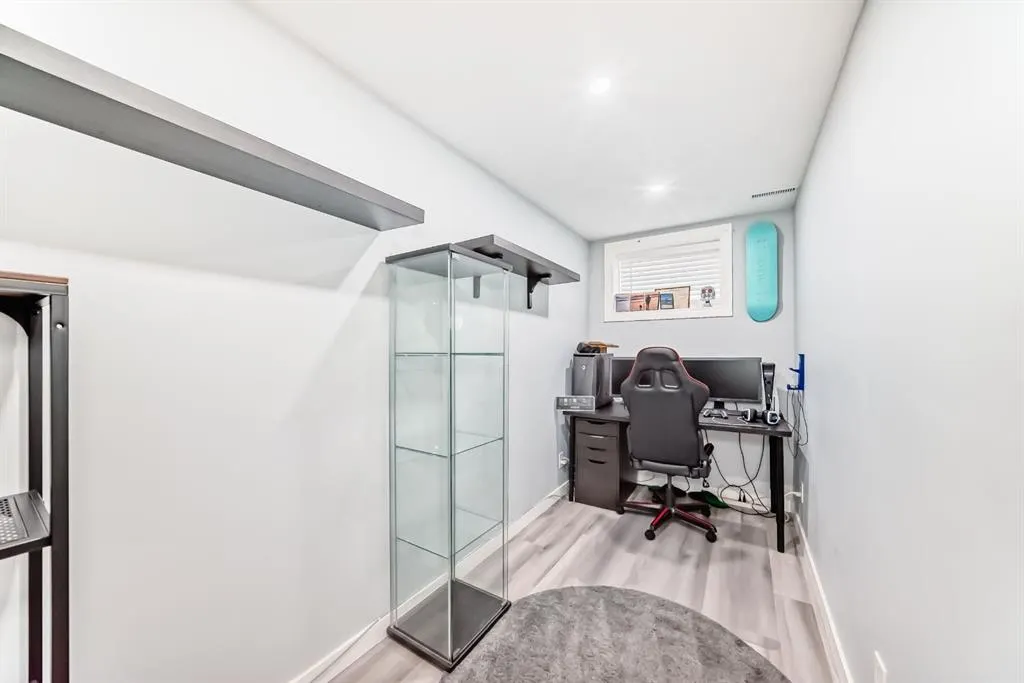 17 Promenade Way SE