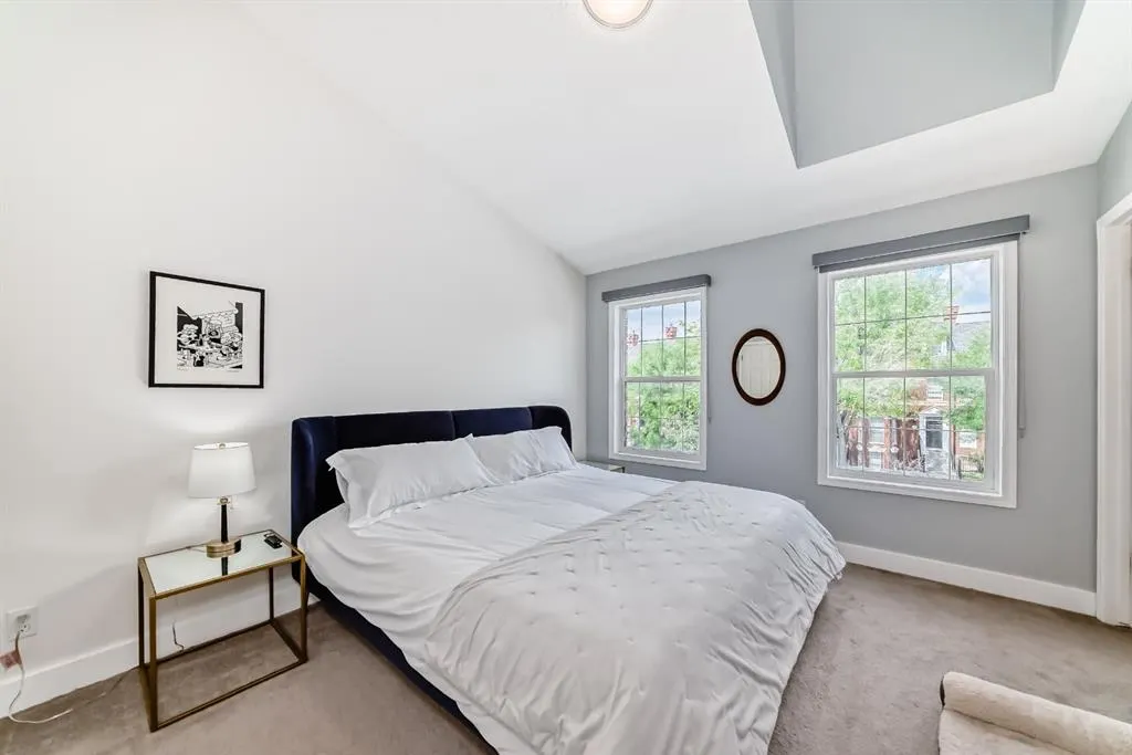 17 Promenade Way SE