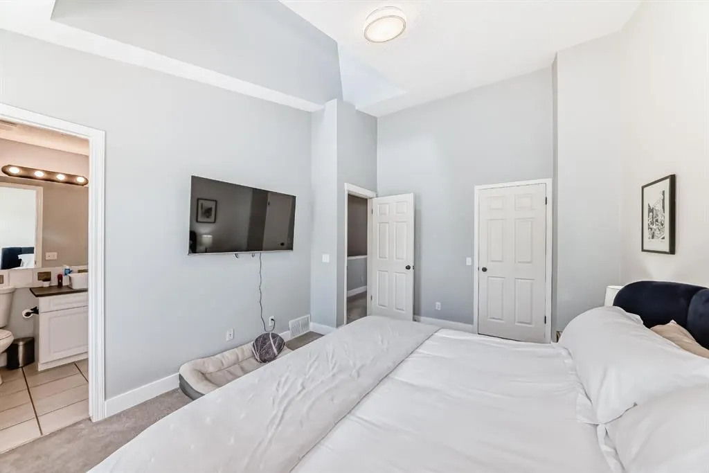 17 Promenade Way SE