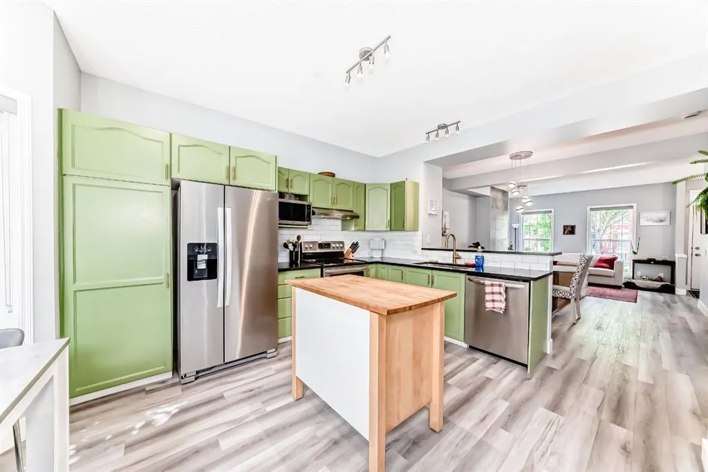 17 Promenade Way SE