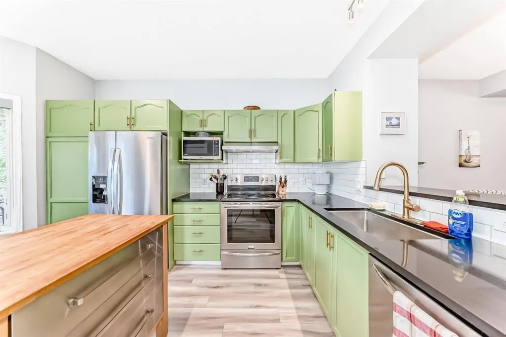 17 Promenade Way SE