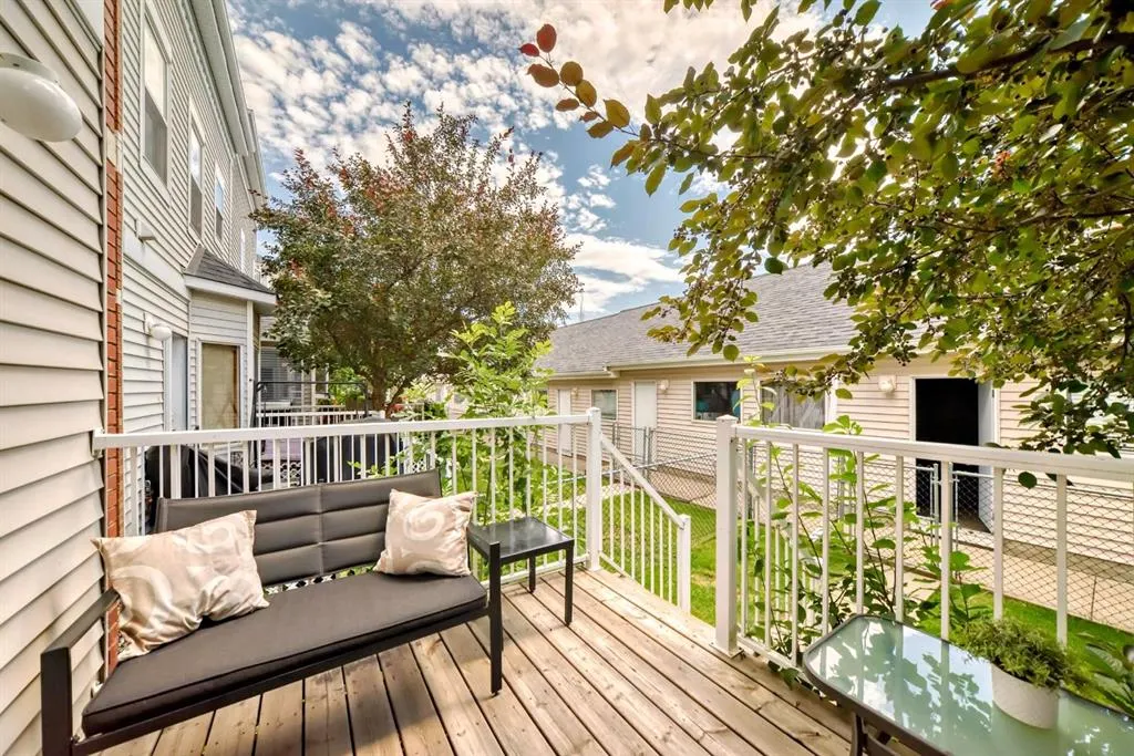 17 Promenade Way SE