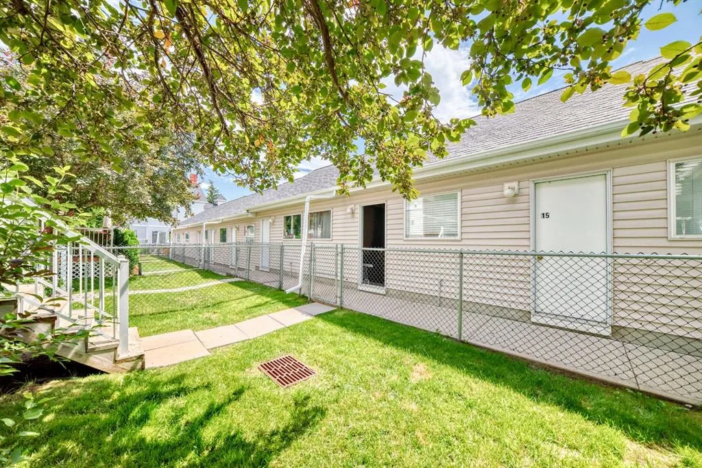 17 Promenade Way SE