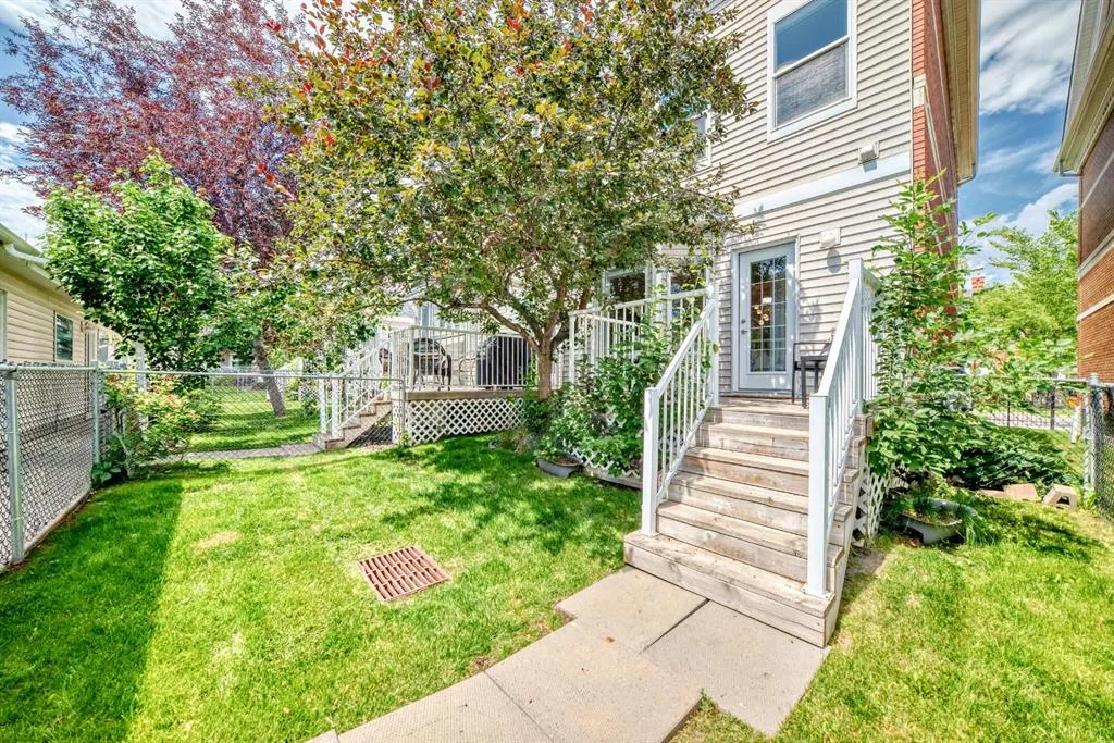 17 Promenade Way SE