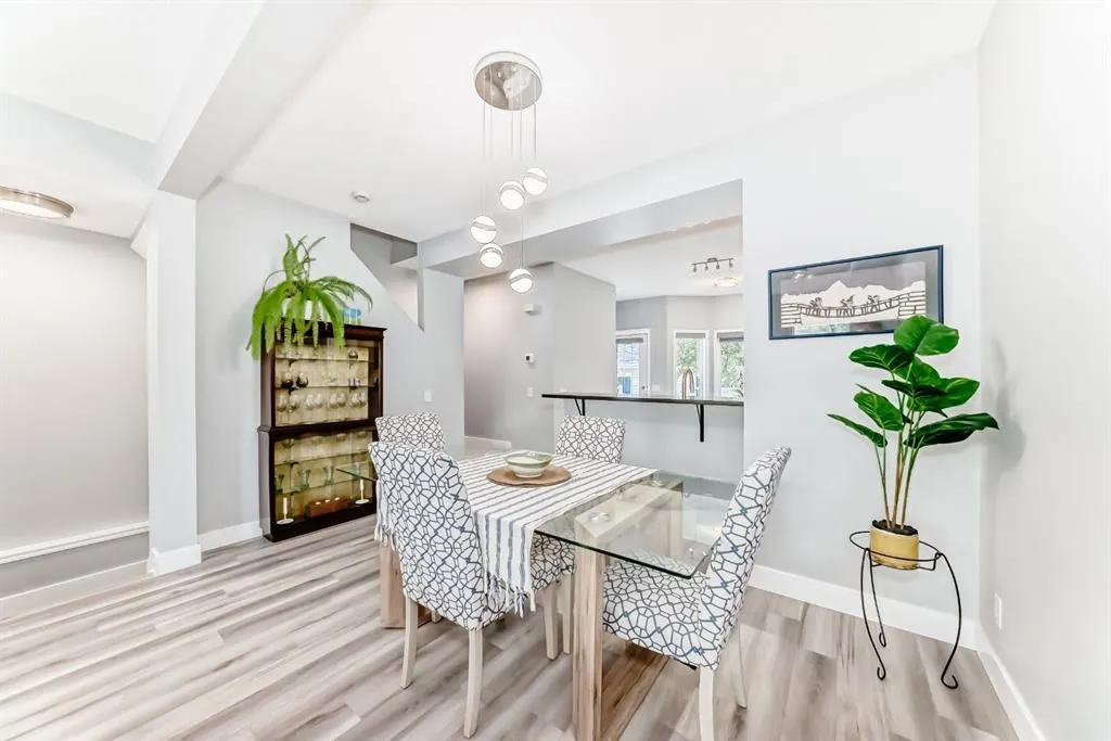 17 Promenade Way SE